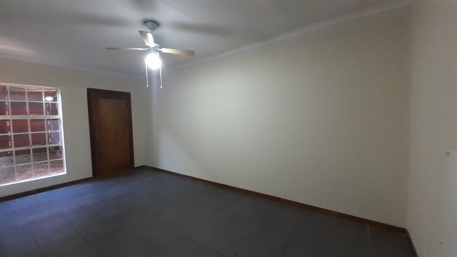 5 Bedroom Property for Sale in Ifafi North West